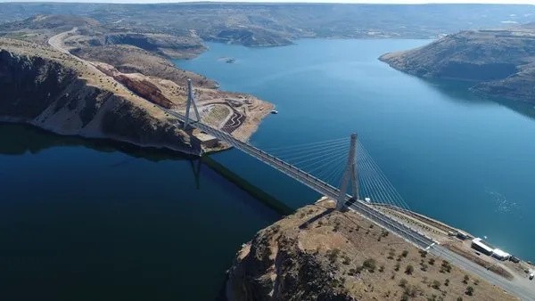 Bakan müjdeyi verdi! Siverek-Kahta arası 25 dakikaya iniyor